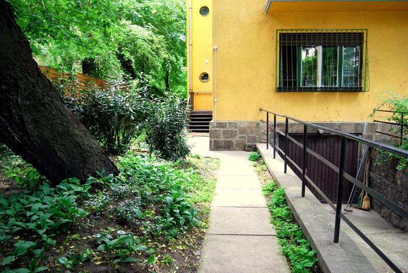 LowCostel Hostels