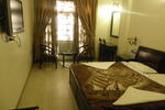 Hotel Mid Town - Image 10