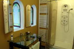 Comfortable Remodelled Farmhouse in a Quiet Settin - Image 5
