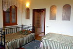 Comfortable Remodelled Farmhouse in a Quiet Settin - Image 7