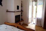 Comfortable Remodelled Farmhouse in a Quiet Settin - Image 9