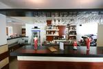 Econo Hotel - Image 3