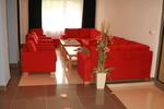 Econo Hotel - Image 4