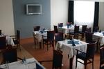Econo Hotel - Image 5