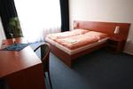 Econo Hotel - Image 7