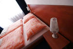 Econo Hotel - Image 8