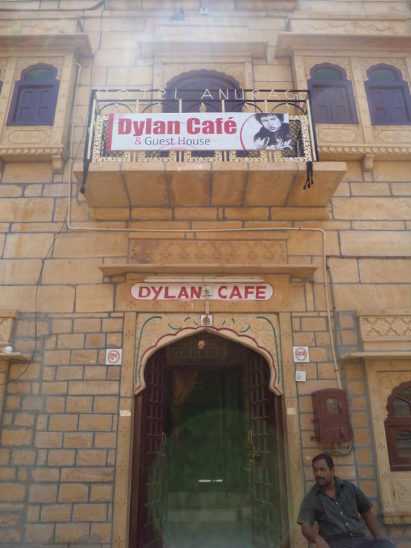 Dylan Cafe and Guest House  2