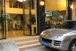 Happy Hotel - Image 3