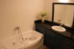 Vallas Apartments - Image 2