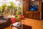Los Mostros Hostel - Image 4