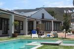 Sixteen Guest Lodge on Main