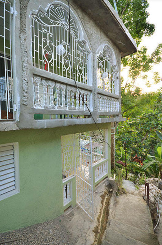 Irie Ites Guesthouse  0