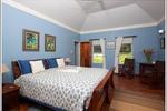 Paradise Discovery Bay Beachfront Vill...