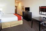 Holiday Inn Express & Suites Gateway to Yosemite - Image 4