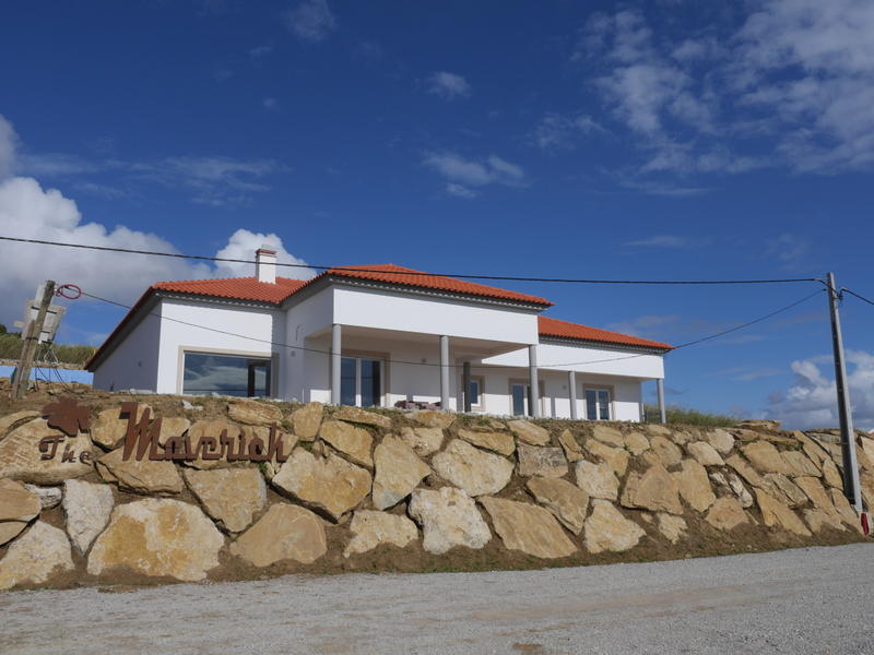 The Maverick Surfhostel & Guesthouse Portugal  0