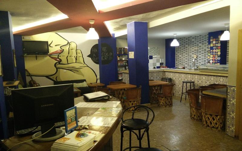 X Hostel Malaga - Picasso's Hangout  2