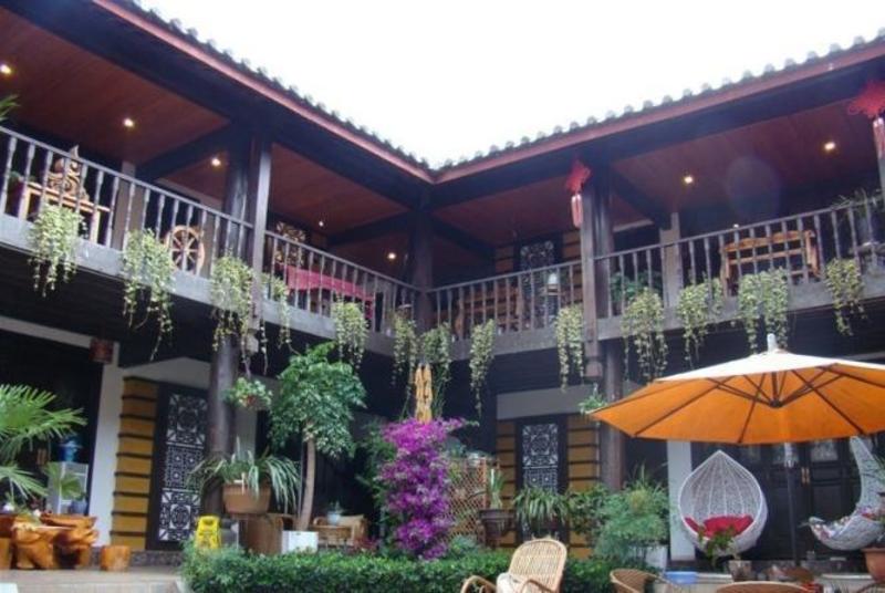 Lijiang Wang Jia Courtyard Inn  1