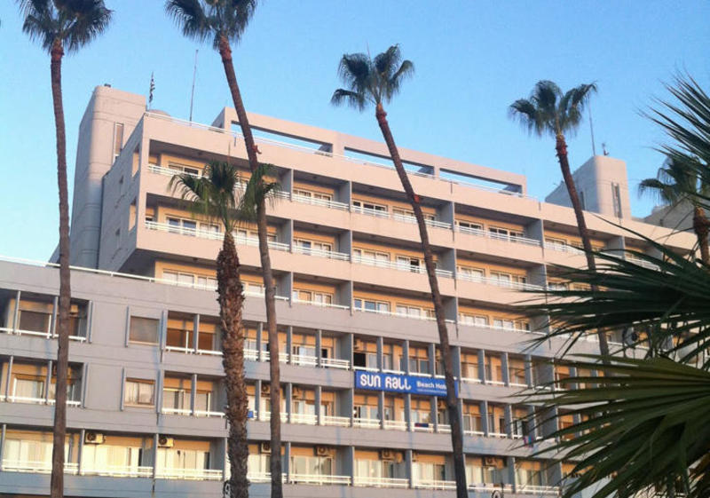 Sun Hall Beach Hotel Apartments - Larnaca  0