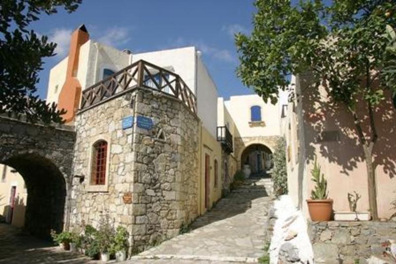 Arolithos Traditonal Cretan Village-Hotel  0